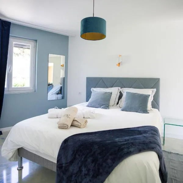 NUXIA Suites&SPA - L'Art Design, hotel v destinaci Bagnols-sur-Ceze