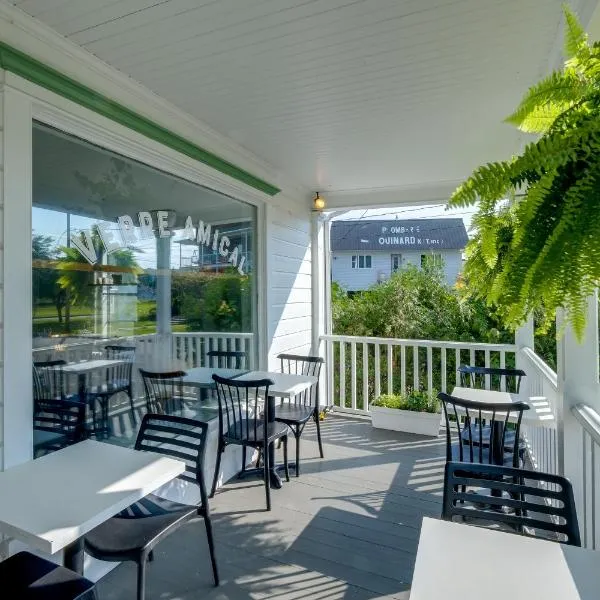 Chambre 301 de l'hôtel Victoria confortable et moderne, hôtel à Saint-Pascal