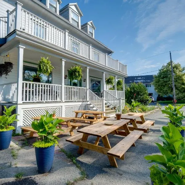 Chambre 305 de l'hôtel Victoria confortable et moderne, ξενοδοχείο σε Saint-Pascal