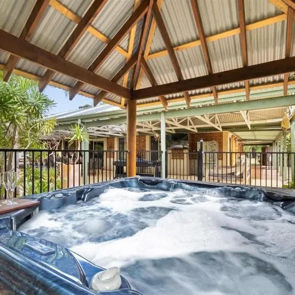 Dandjoo - hot tub, fire pit, outdoor entertainment, Hotel in Dunsborough