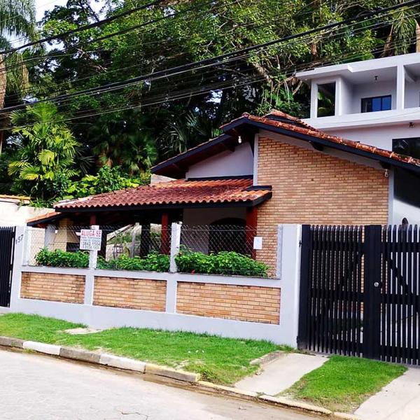 Casa 157 - 150 metros da praia das Toninhas, ideal para 6 a 8 pessoas, aceita pets