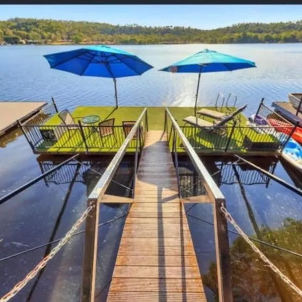 Rumah Surgah on Lake Bennett, hotel v destinaci Lake Bennett