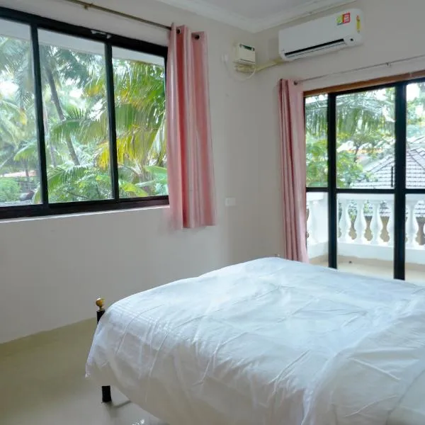 1 BHK Private Apartment with a Balcony, hotel a Varca