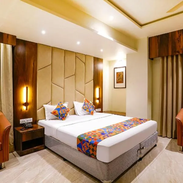 FabHotel Prime Majhali - Nr D-Mart 30M, hótel í Nashik