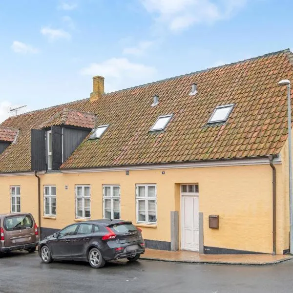 2 Bedroom Cozy Apartment In Svaneke, hotel in Svaneke