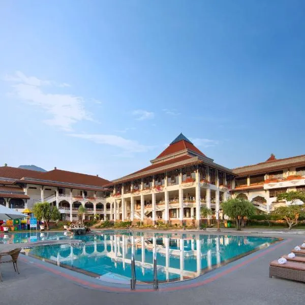 Royal Hotel and Villa Batu, hotel v destinaci Batu