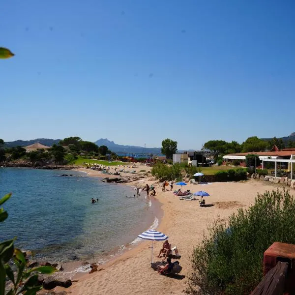 Glamping Costa Smeralda, hotel v destinaci Baraccamenti