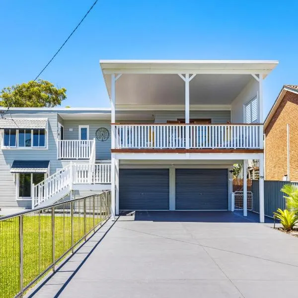 Shoaly House and Shoaly House Cottage - perfect for multiple families & wedding groups, hotel di Shoal Bay