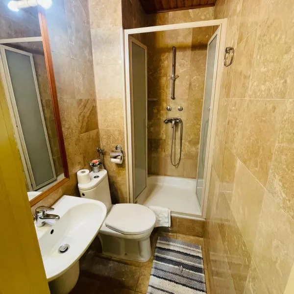 Downtown Apartments with shared kitchen, hotel v Győru