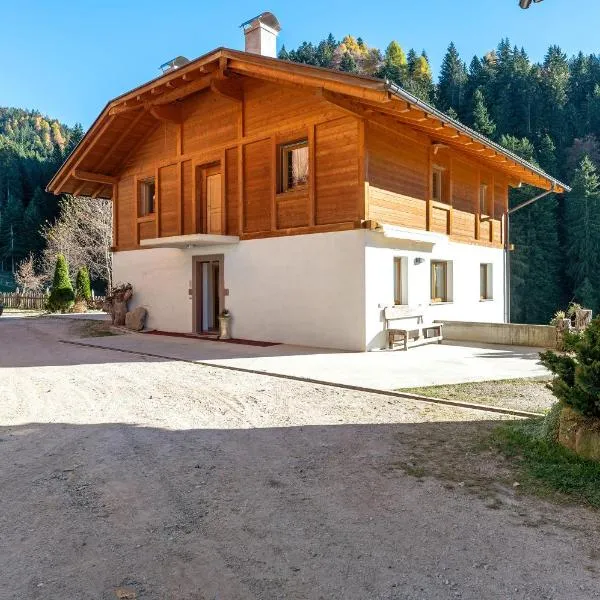 Innerjerberhof Sunnseit, hotel v destinaci Lauregno