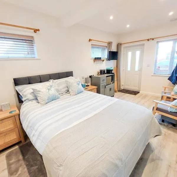Cosy Coastal Getaway, hotel in West Wittering
