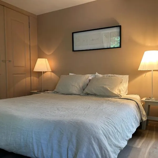 B&B rand centrum, rust en groen, hotel v destinaci Utrecht