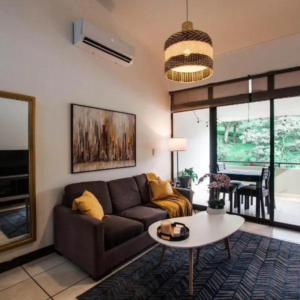 CR MARIPOSA RENTALS Mountain view near pool, hotel in Santa Ana