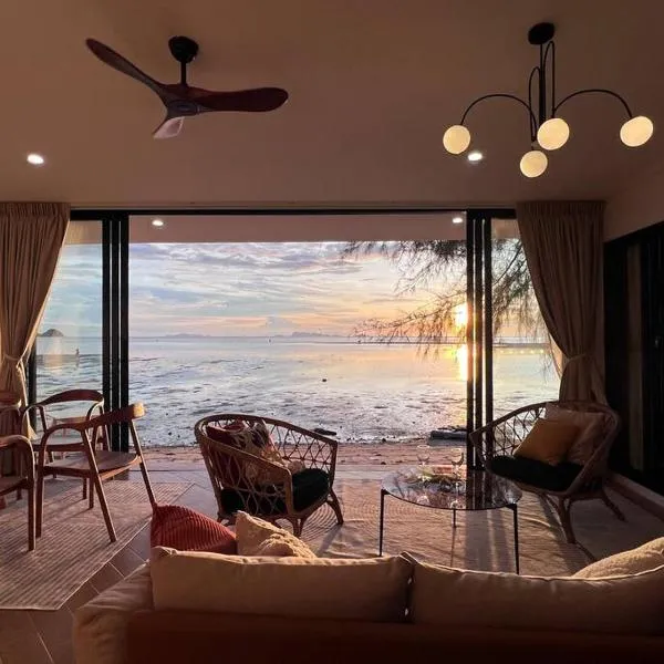 Villa Beach front Baan Chom-Ley Boutique villa โรงแรมในบ้านหินกอง