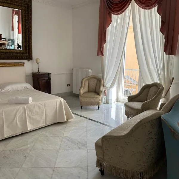 Luxury suite on the square, hotel Frattamaggioréban