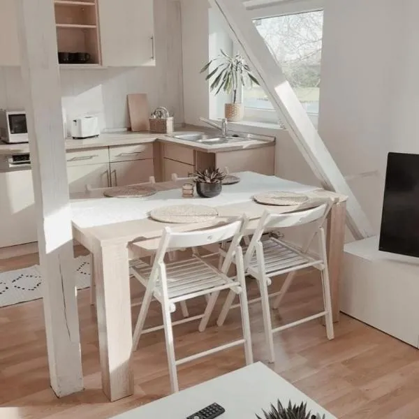 Monteurwohnung in Wesermarsch, Küche, Einzelbetten, Stedinger Landhotel，Berne的飯店