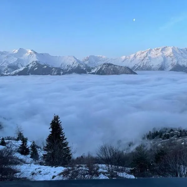 Appartement entièrement rénové, vue exceptionnelle, Hotel in Huez