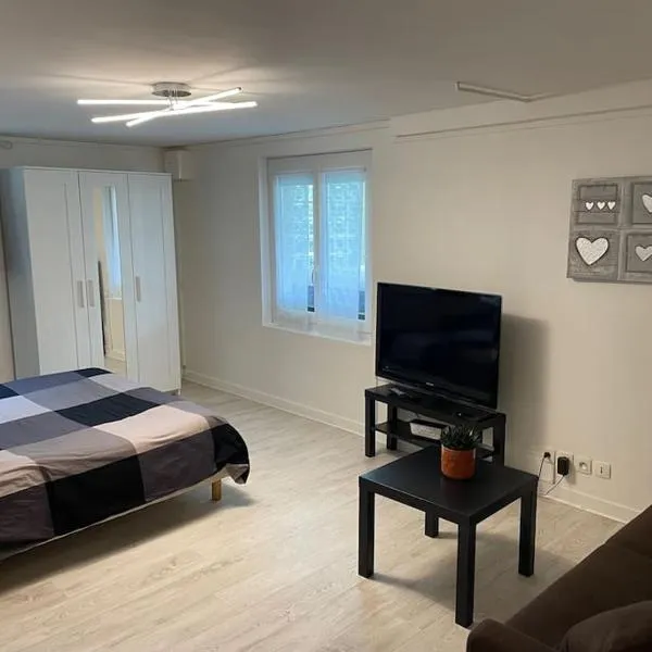 Appartement terrasse avec vue et parking privé, hotel v destinácii Louviers