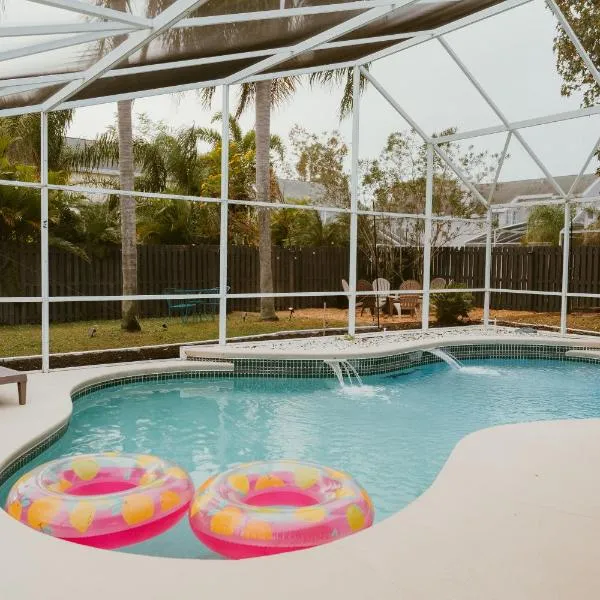 Luxury Private Pool Villa near Disney with Fire Pit, Game Room & More、キシミーのホテル