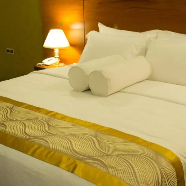 Unique Towers Luxury Boutique Suites, hotel in Colombo