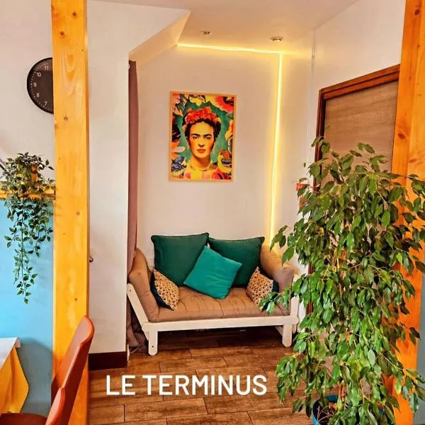 Le Terminus, hotel v destinaci LʼArbresle