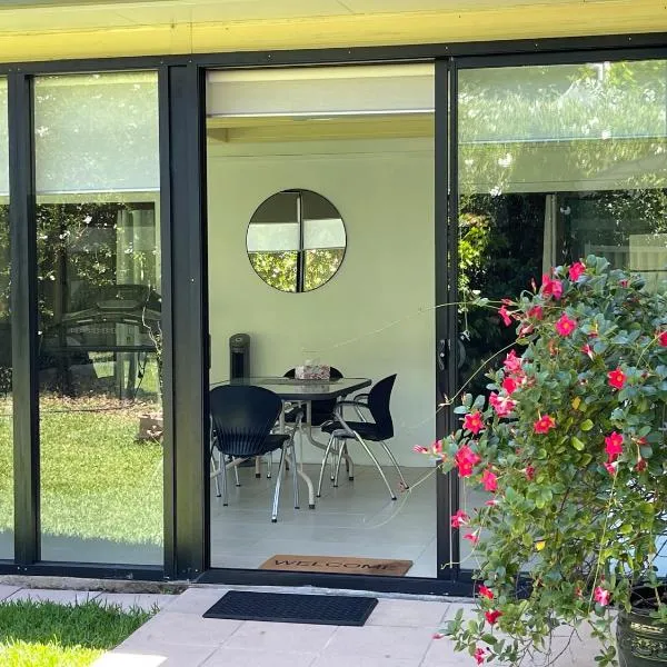 Garden Hideaway-Entirely Private, hotel v destinaci Beecroft