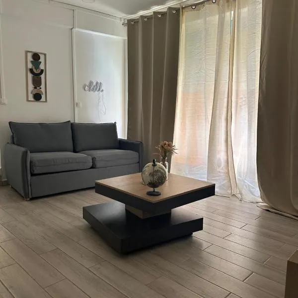 L Univers ORA, hotel in Pamandzi
