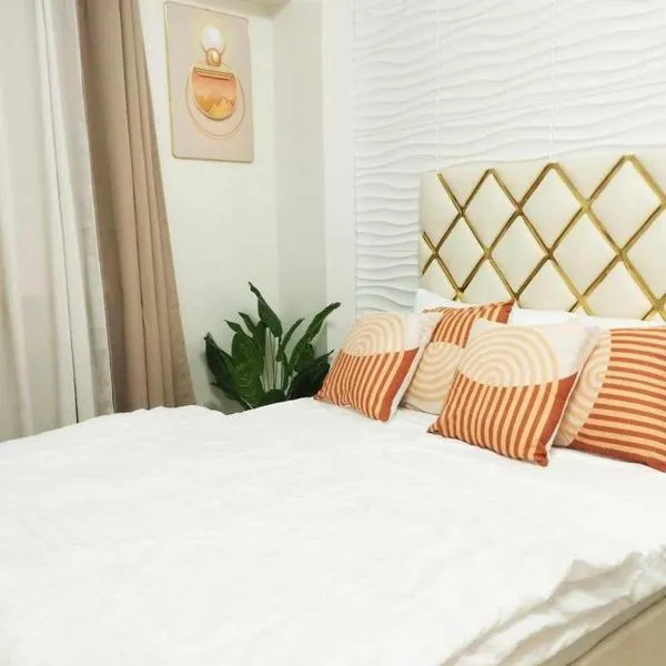 Condo in Las Piñas- The Suite Spot Alabang, hotel in Manila