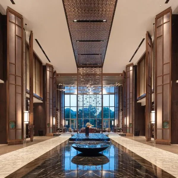 HUALUXE Hotels and Resorts Haining, hotel en Haining
