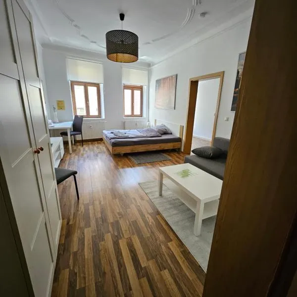 FERIENWOHNUNG 50m2 APARTMENT in ZITTAUER STADTZENTRUM INNENSTADT INNENRING TOP LAGE - WOHNEN AUF ZEIT IN ZITTAU - 1 RAUM WOHNUNG, Hotel in Zittau