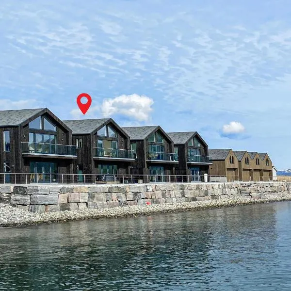 Beautiful Home In Giske With Jacuzzi, hotel in Ytterland