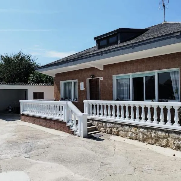 Casa en el centro de Bezana, hotel v destinaci Santa Cruz de Bezana