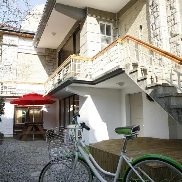 Birdsnest Hostel Hongdae Foreigner only, hotel in Seoul
