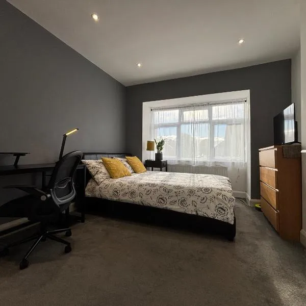 Entire house floor perfect for couples & freelancers - available for single too, hotel v Londýně