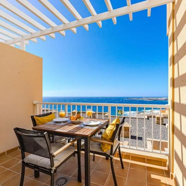 Balcony with perfect sea view, Pool, Wi-Fi, Hotel in Poris de Abona