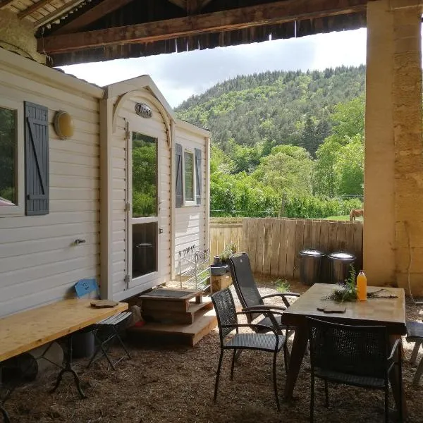 Mobilhome Ferme équestre La Mouillère, hotel em Chalabre