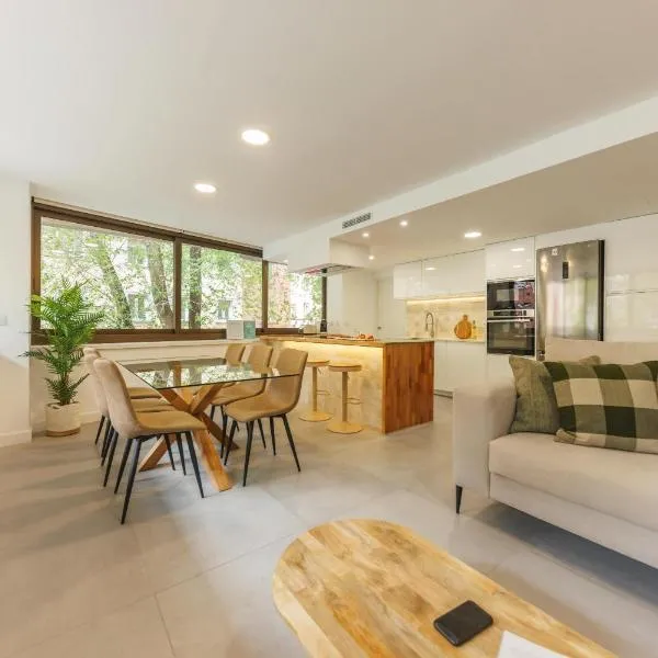 Bravissimo Turbau Entresol A, with 3 bedrooms, hotel v Gironi