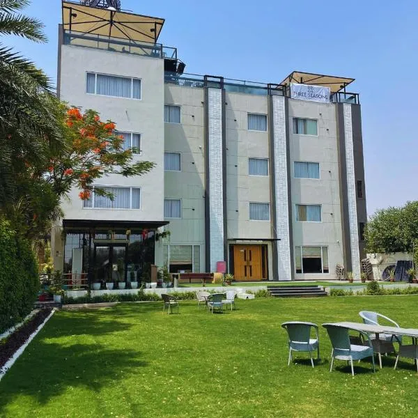 Hotel Three Seasons, hotel v destinaci Vrindavan