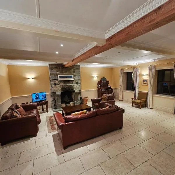 3 Clos Na Feirme Three Bedroom House with Hot Tub, hotel v destinaci Galway