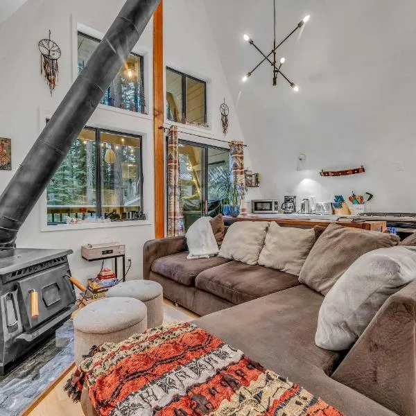 White Fir Chalet Dog Friendly Cabin in the Woods, hotel en Soda Springs