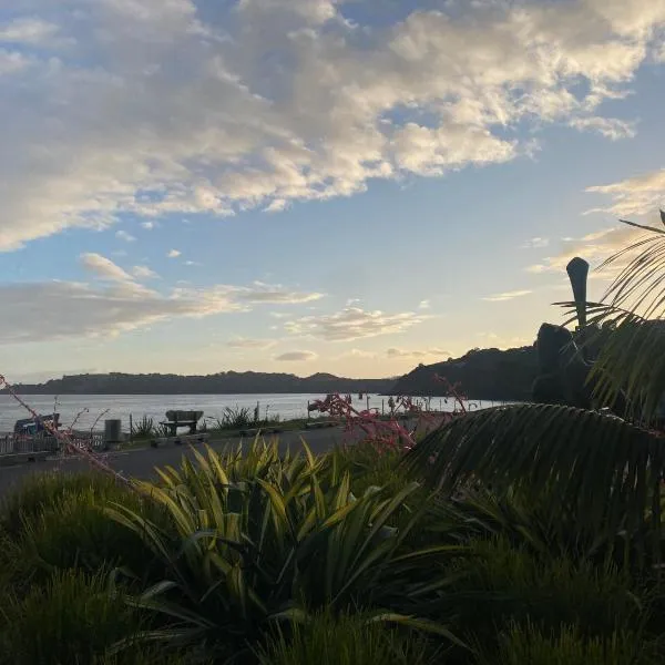 Beachfront on Waiheke, hotel v destinaci Onetangi