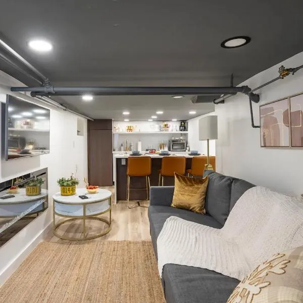 Romantic Hideout 1Bedroom Lower Level, hotel in Stamford