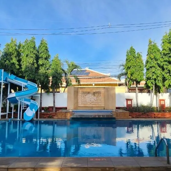 Safari Riviera Resort, hotel in Pattaya North