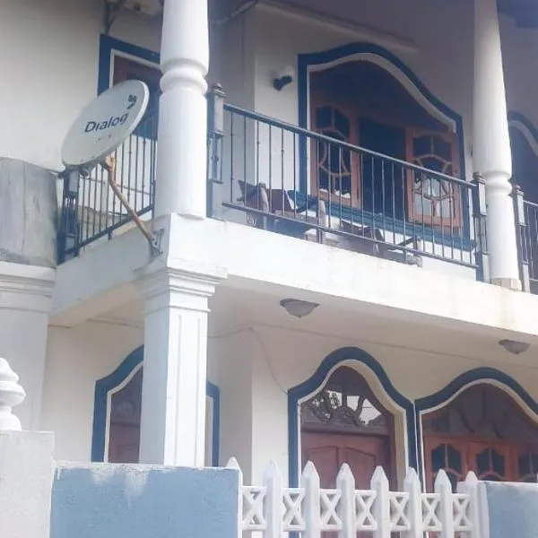 Oviniru Beach Hotel, hotel in Negombo