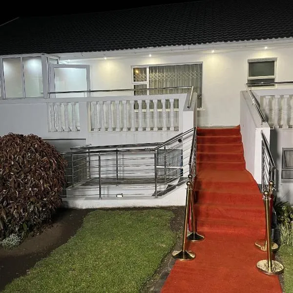 Thandi's Guest House, hotel v destinaci East London