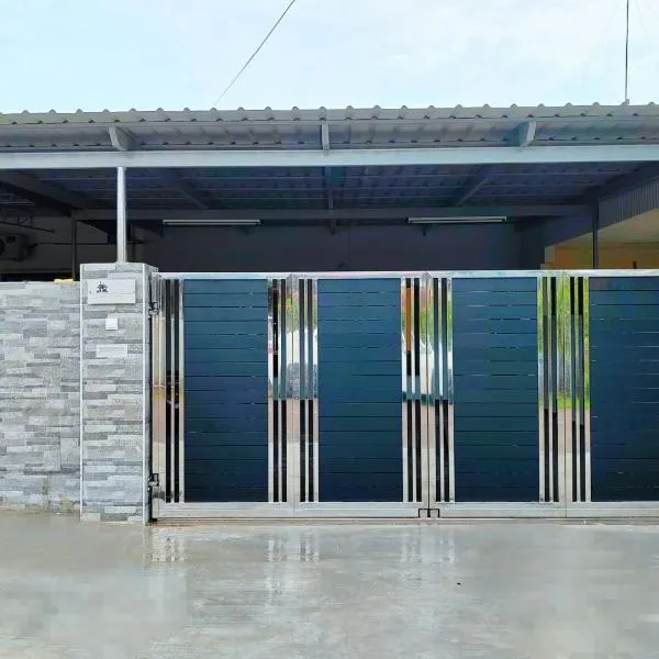 Green Homestay 3 Rooms & 3 Bathrooms, Hotel in Keluang