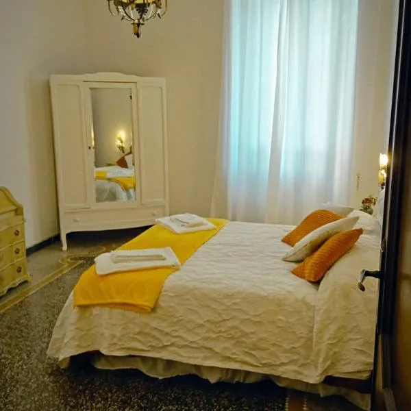 Small Luxury House, hotel in La Spezia