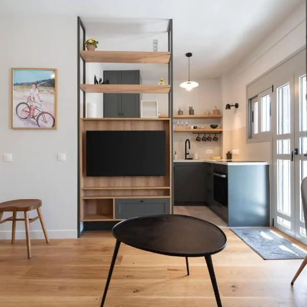 Acropolis View - 1BR Apartment: Atina'da bir otel
