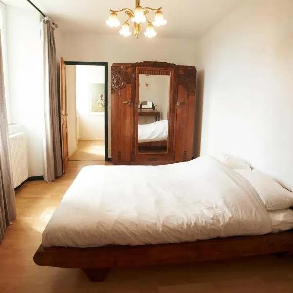 Chambre Du Coq à la Ferme de Franqueville, hotel in Sainte-Marie-du-Mont