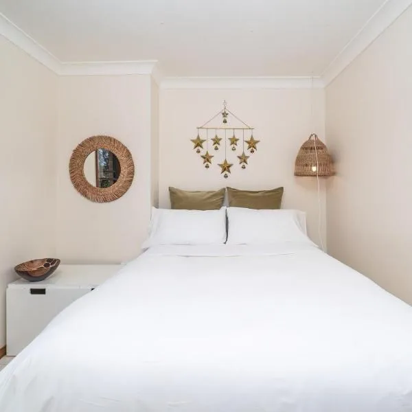 Point Clare - Relax and unwind - Greenery & Birdsongs, hotel in Point Clare